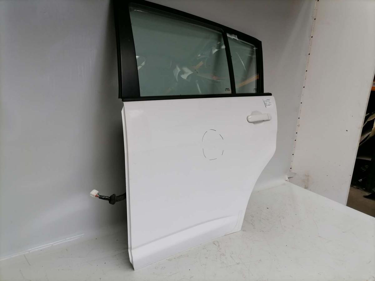 Nissan Tiida original Tür vorn links Weiß Fließheck Bj.2007